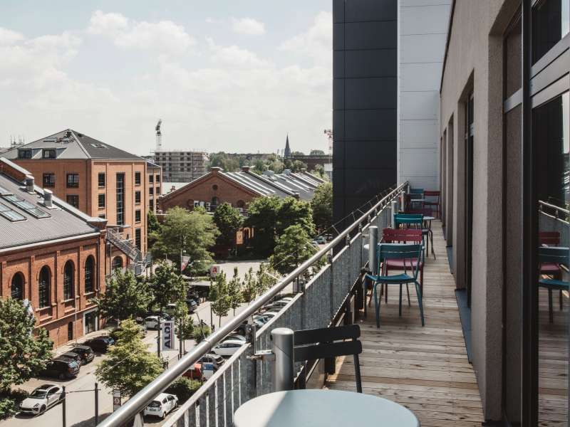 Balkonblick auf die Stadt von der Superbude Altona.