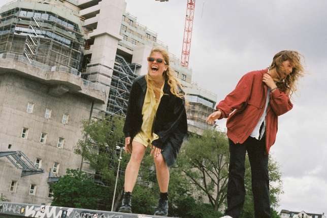 Two people are standing on an electricity box in front of the Hamburg bunker.
